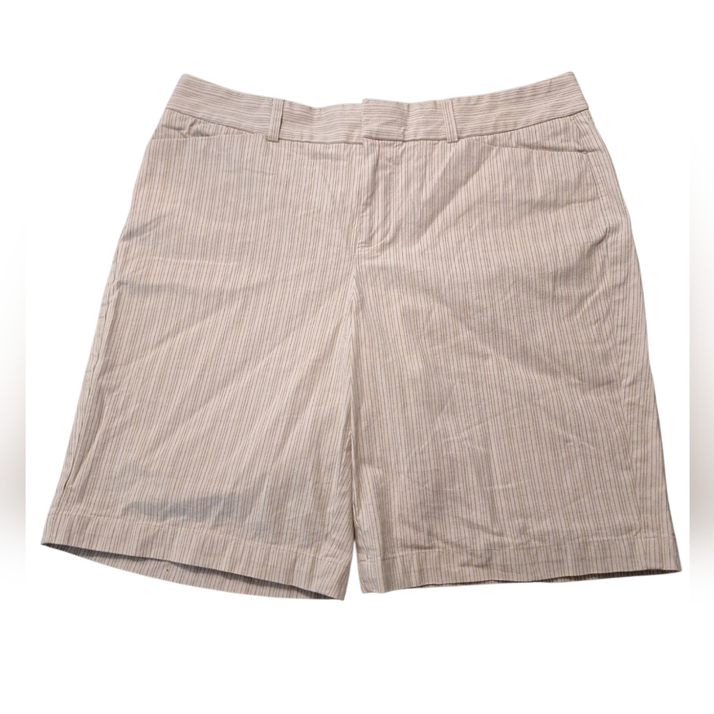 Dockers Tan Bermuda Shorts Minimalist Design